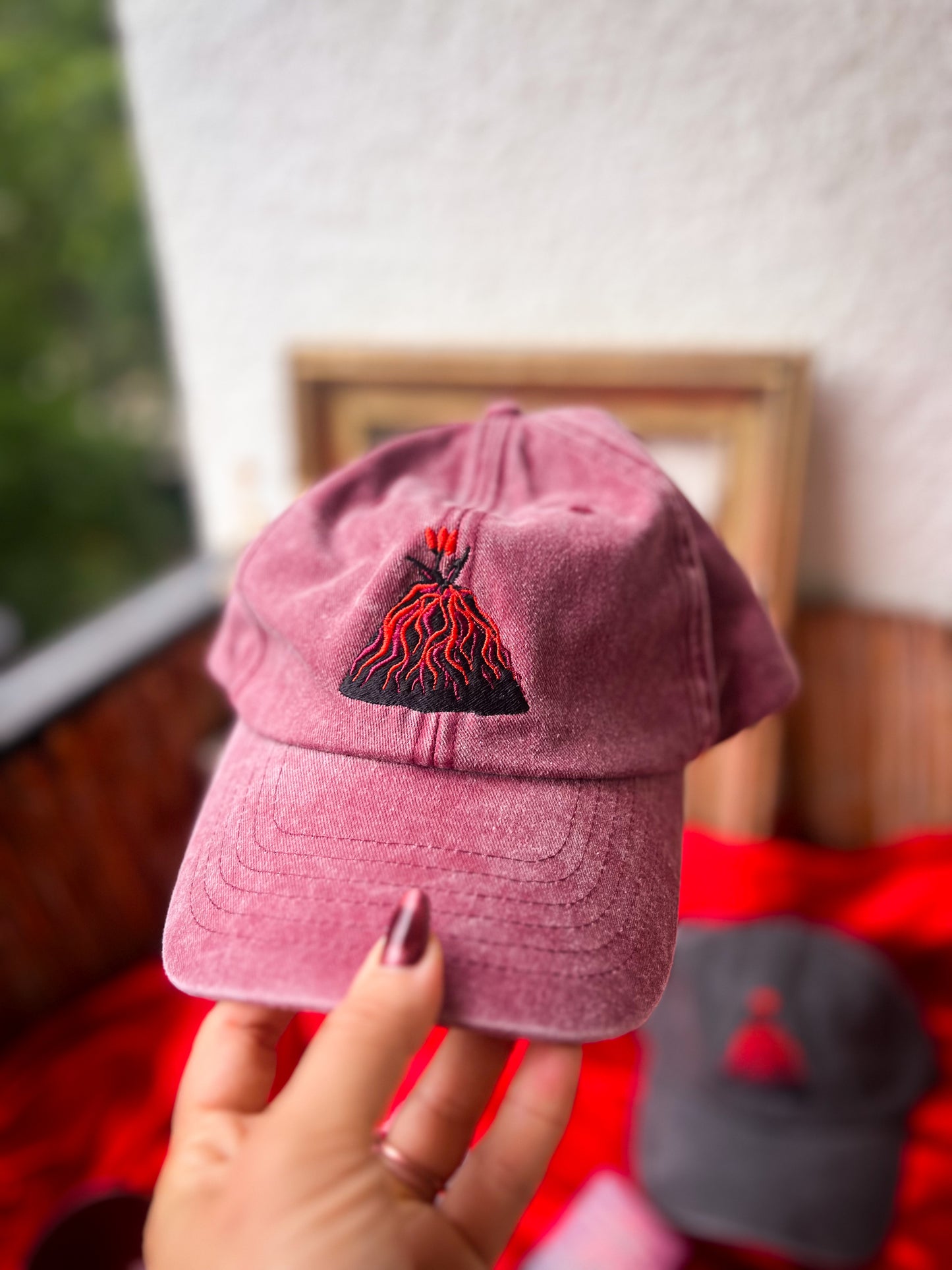 VOLCANIC BLOOMING bluncap /dusty red/