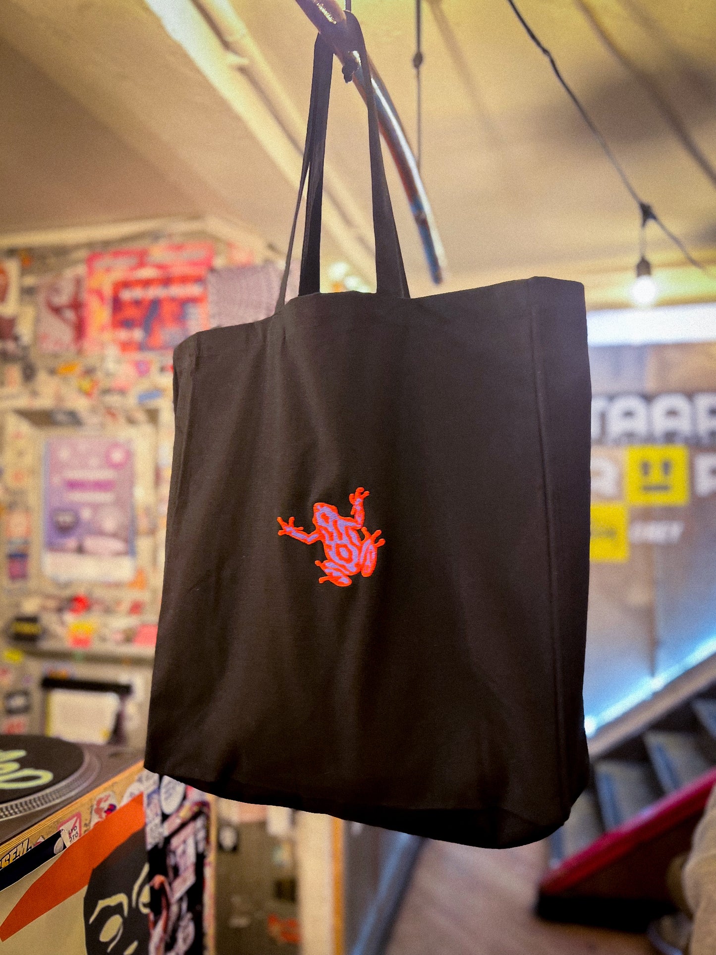 DART FROG maxi tote /black/