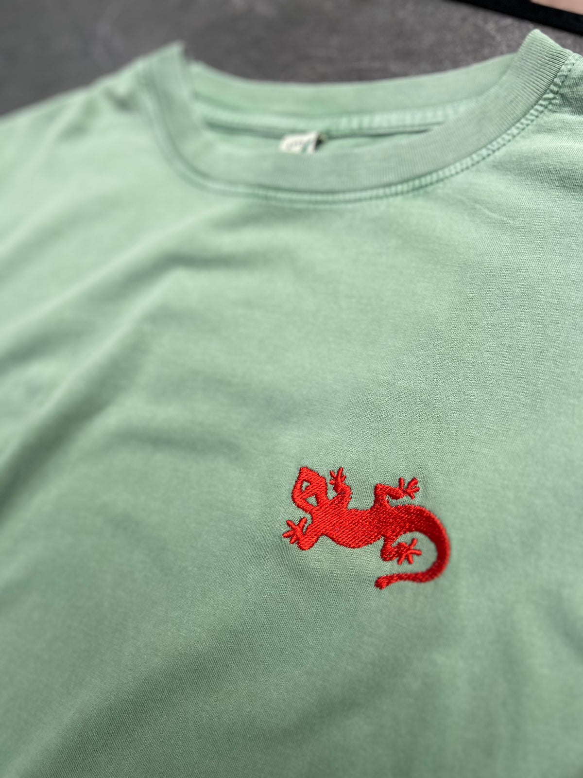 GECKO unisex tee /dusty sage green/