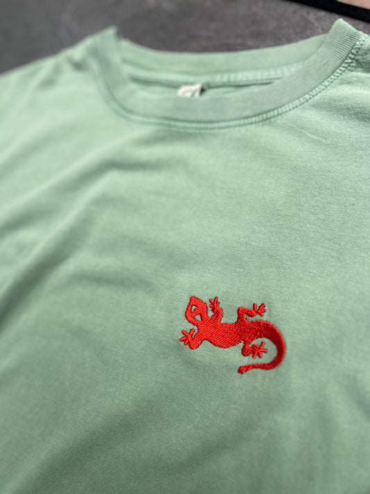 GECKO unisex tee /dusty sage green/